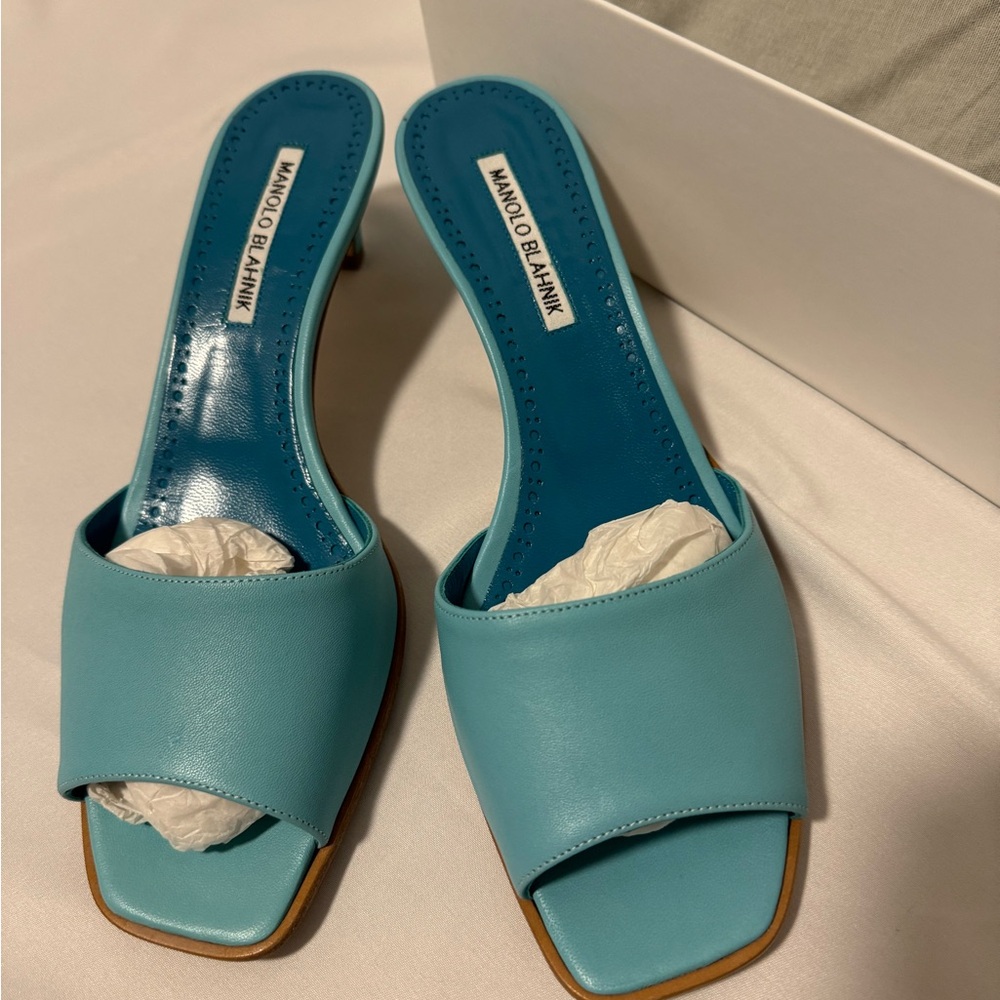 BNIB Authentic Manolo Blahnik blue sandals